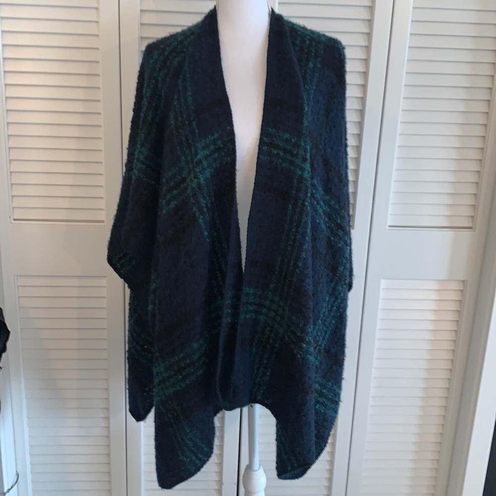 Woolrich Women’s Blue Green Black Plaid Poncho Shawl Wrap One Size Fits All - Picture 2 of 8